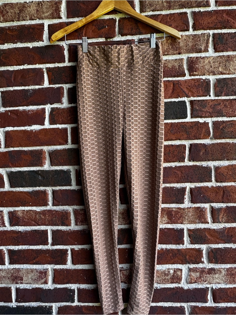 Love Cameron Los Angeles Textured Leggings in Mauve